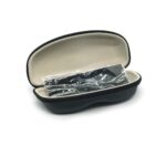 Puzdro na okuliare čierné s utierkou Vogue medium – Obrázok 3